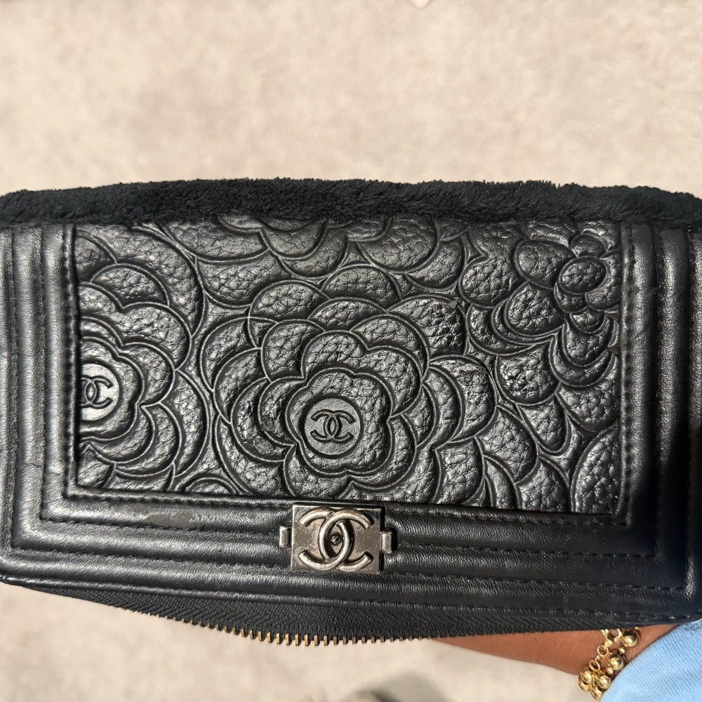 CHANEL Black Floral Embossed Wallet - Picture 2 of 12